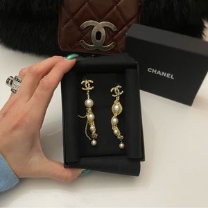 Authentic Chanel 🚨DAMAGED‼️ Genuine Pearl Gold Chain Dangle Earrings w/ Box